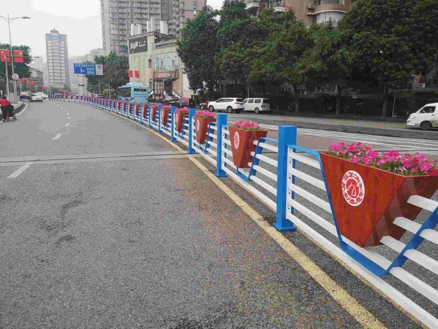 九龙坡-九滨路全铝花箱隔离护栏